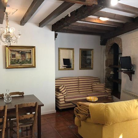 Apartamentos La Casona Ucieda エクステリア 写真